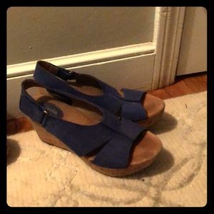 Comfortable heeled sandals